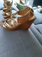 Zomersandalen, cognac en goud, Ophalen