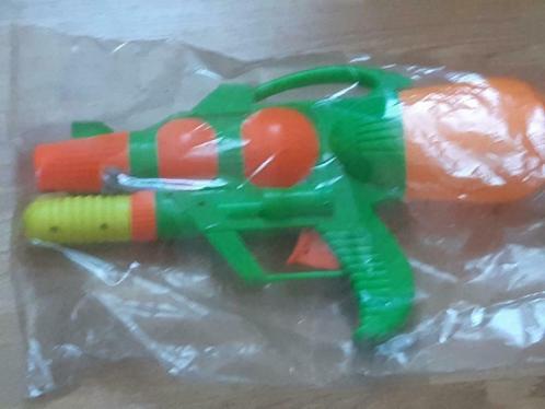 waterpistool (verschillende kleuren) met spuit en reservoir, Kinderen en Baby's, Speelgoed | Overig, Zo goed als nieuw, Ophalen