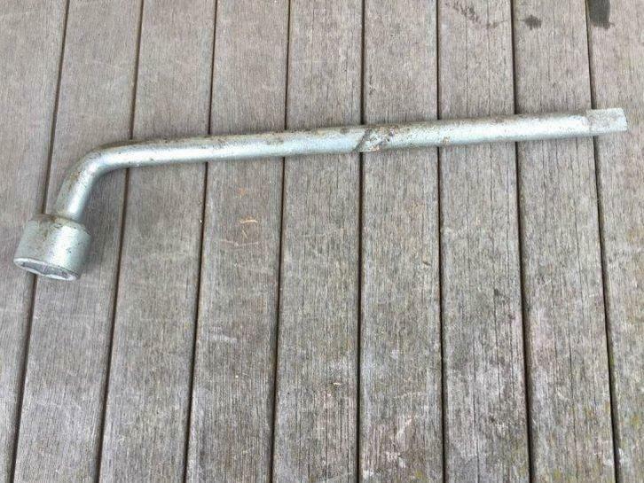 Sleutel voor het losdraaien wielbouten 20 mm., Auto diversen, Autogereedschap, Gebruikt, Ophalen of Verzenden