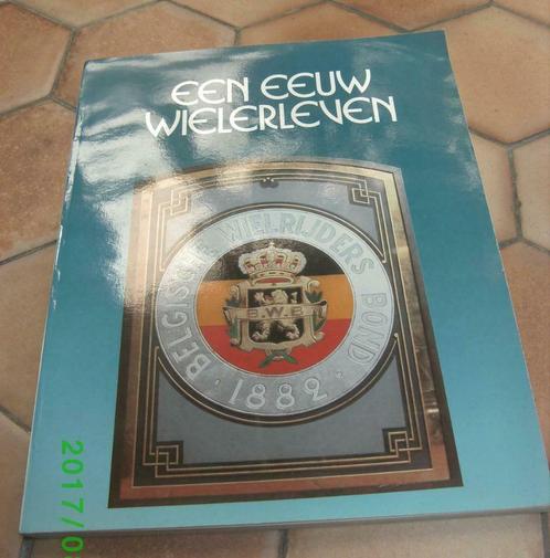 Een eeuw wielerleven, Belgische Wielrijdersbond 1882-1982., Livres, Livres de sport, Neuf, Course à pied et Cyclisme, Enlèvement