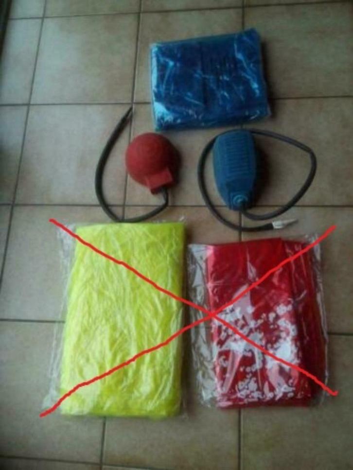 Grand siège gonflable TUI, 2 bouées de sauvetage, 2 pompes à, Caravanes & Camping, Matelas pneumatiques, Neuf, 1 personne, Enlèvement ou Envoi