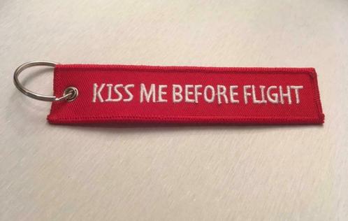 Kiss Me Before Flight Sleutelhangers, Verzamelen, Sleutelhangers, Nieuw, Transport, Verzenden