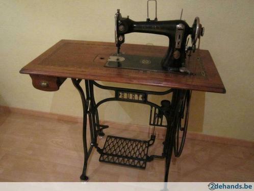 BURY - Zeer oude naaimachine., Antiquités & Art, Antiquités | Machines à coudre