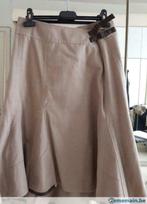 jupe en coton denim beige avec liseret cuir brun Promod 38, Gedragen