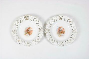 2 assiettes ajourées avec dame et putto, Enlèvement ou Envoi