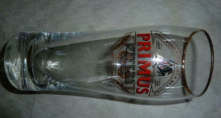 #F bier glas PRIMUS Premium Pils Brij. Haacht Boortmeerbeek, Verzamelen, Glas en Drinkglazen, Gebruikt, Bierglas, Ophalen of Verzenden