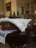 Koffertje - gehaakte sprei - houten eendjes, Antiek en Kunst, Ophalen of Verzenden