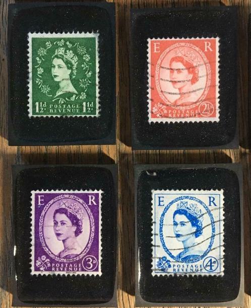 Koelkastmagneet in Hars met Postzegel Queen Elizabeth II, Collections, Rétro, Autres types, Enlèvement ou Envoi