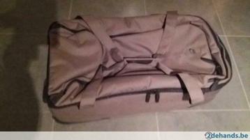 nieuwe Nike valies met wieltjes en stang, Handtassen en Accessoires, Tassen | Reistassen en Weekendtassen, Ophalen, Nieuw