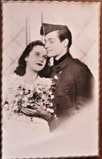 POSTKAART MILITAIR- SOLDAAT MET VRIENDIN, Verzamelen, Ophalen of Verzenden, Ongelopen