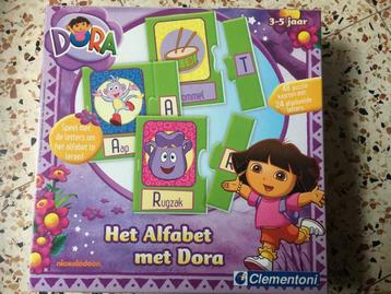 Het alfabet met dora  beschikbaar voor biedingen