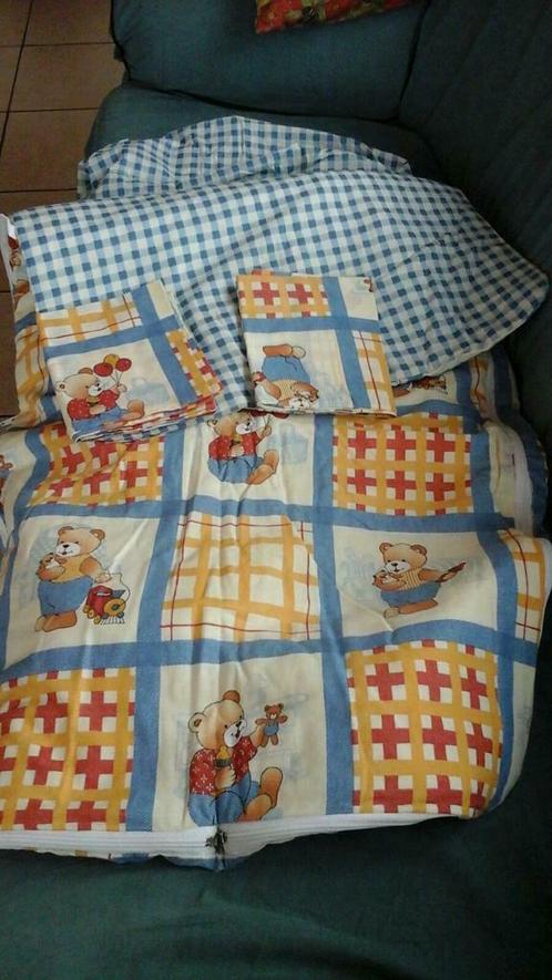 couette avec drap housse 2 en 1, Kinderen en Baby's, Kinderkamer | Beddengoed, Gebruikt, Deken of Dekbed, Jongetje of Meisje, Ophalen