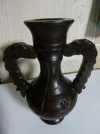 Bougeoir en bois sculpté, Enlèvement