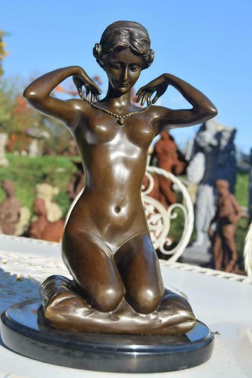 Bronzen beeld gesigneerd op marmeren sokkel (de dame met de, Antiek en Kunst, Antiek | Brons en Koper, Brons, Ophalen of Verzenden