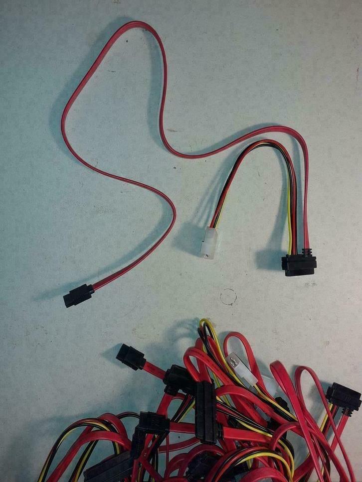 lot 3 x données SATA vers SATA et câble d'alimentation Molex, Informatique & Logiciels, Pc & Câble réseau, Comme neuf, Enlèvement ou Envoi