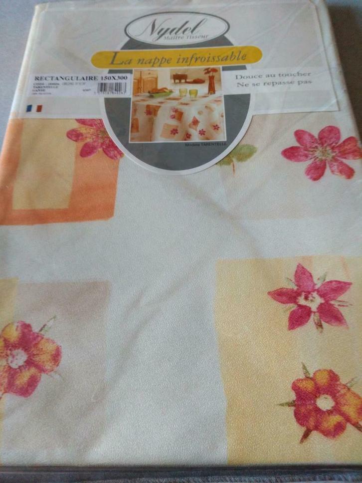 Nappe neuve grande taille, Maison & Meubles, Cuisine | Linge de cuisine