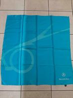 MERCEDES BENZ foulard 100% soie couleur bleu azur état neuf, Comme neuf, Enlèvement ou Envoi