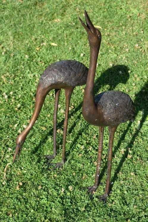 Beelden van een paar bronzen kraanvogels die waterstraal mak, Tuin en Terras, Tuinbeelden, Zo goed als nieuw, Dierenbeeld, Overige materialen