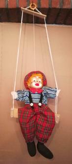 Clown sur balançoire à suspendre. Hauteur du clown environ 4, Ophalen, Zo goed als nieuw
