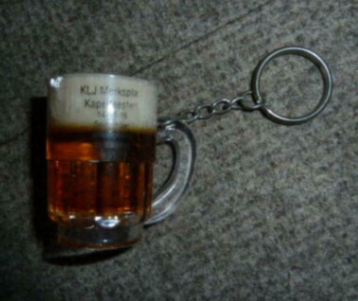 # sleutel hanger in de vorm van een bier pul " KLJ Merksplas, Verzamelen, Biermerken, Gebruikt, Overige typen, Overige merken