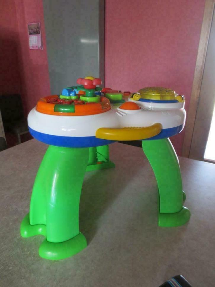 Speeltafel chicco, Kinderen en Baby's, Speelgoed | Babyspeelgoed, Gebruikt, Overige typen, Met licht, Met geluid, Ophalen