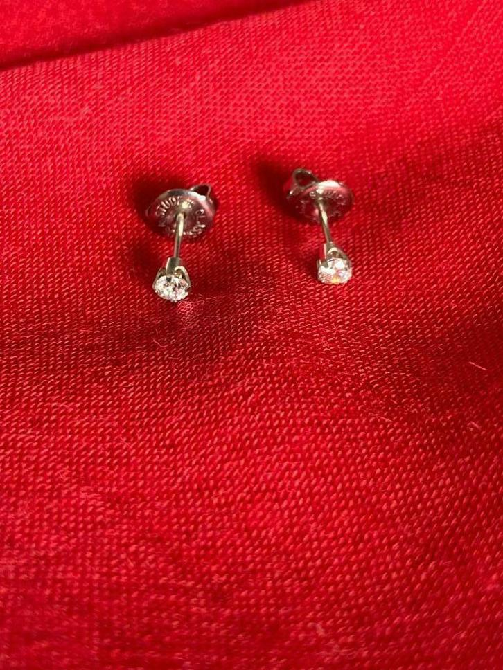 Ear piercing earrings - 18k wit goud met cubic zirkon 3mm, Handtassen en Accessoires, Piercings, Nieuw, Oor- of Traguspiercing