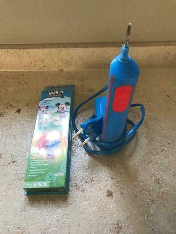 ORAL elektrische kindertandenborstel + 4 nieuwe opzetborstel, Electroménager, Enlèvement ou Envoi, Utilisé, Hygiène bucco-dentaire