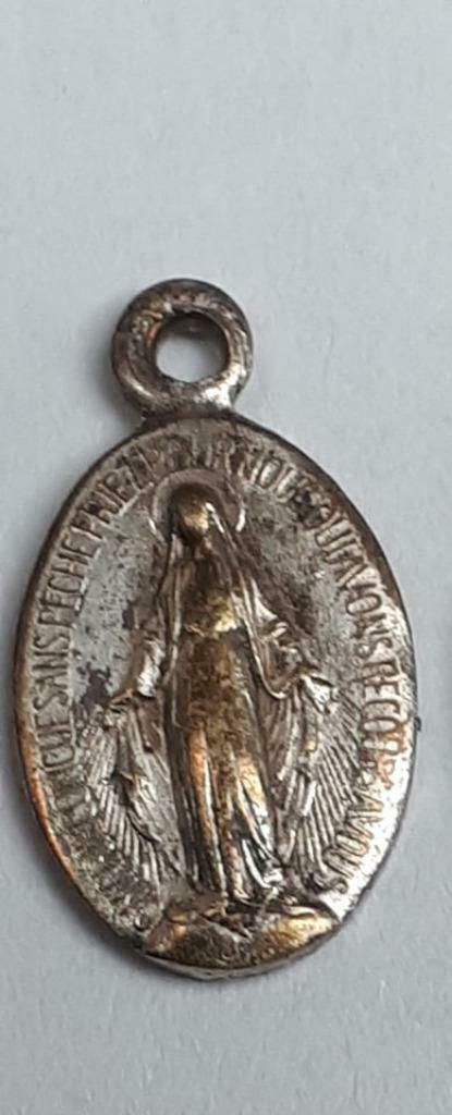 M65 * Kleine Oude Medaillon * Onze-Lieve-Vrouw van Genade, Verzamelen, Religie, Ophalen of Verzenden