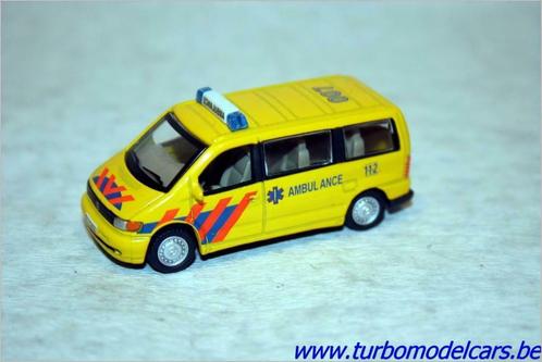 Mercedes-Benz Vito Nederlandse ambulance 3inches Hongwell, Hobby en Vrije tijd, Modelauto's | Overige schalen, Zo goed als nieuw