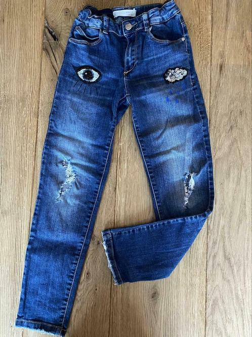 Ripped jeans Zara met mooie details maat 134, Kinderen en Baby's, Kinderkleding | Maat 134, Gebruikt, Meisje, Broek, Ophalen of Verzenden