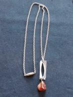 Modernistische hanger met ketting .Jaren'60 met rode kwarts, Handtassen en Accessoires, Kettingen, Ophalen of Verzenden, Zo goed als nieuw