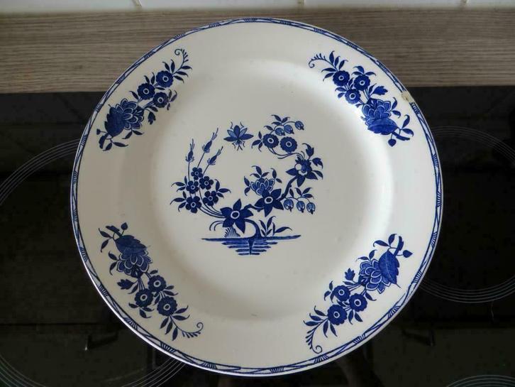 Grande assiette ronde Boch La Louvière Grand Bouquet, Antiquités & Art, Antiquités | Céramique & Poterie, Enlèvement ou Envoi