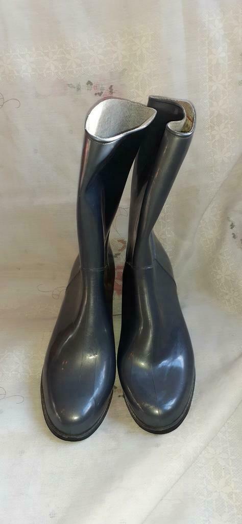 Paire de bottes de caoutchouc grise à talon pt 36, Vêtements | Femmes, Chaussures, Comme neuf, Enlèvement ou Envoi