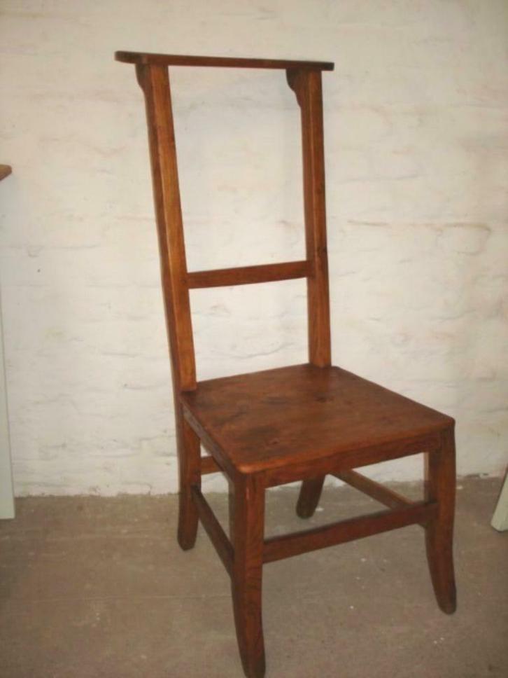 Antieke boeren kerk stoel in olmen hout, Antiek en Kunst, Antiek | Meubels | Stoelen en Sofa's, Ophalen