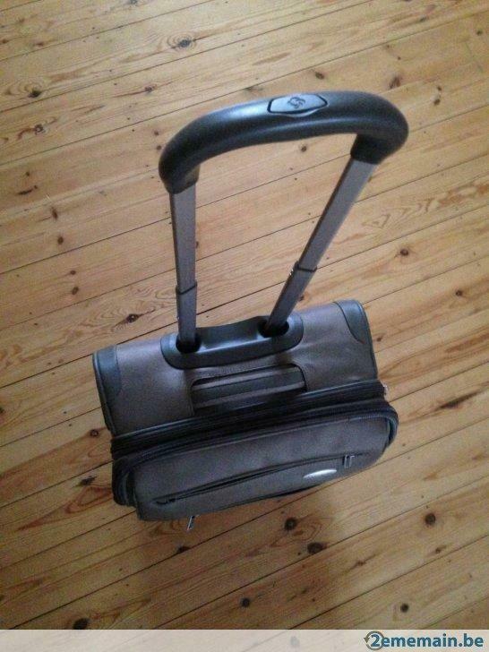 Valise  Samsonite sur Roulette, Motos, Accessoires | Valises & Sacs, Utilisé, Envoi