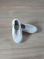 Chausson de gymnastique blanc - taille 28, Garçon ou Fille, Enlèvement ou Envoi, Utilisé, Chaussures de sport