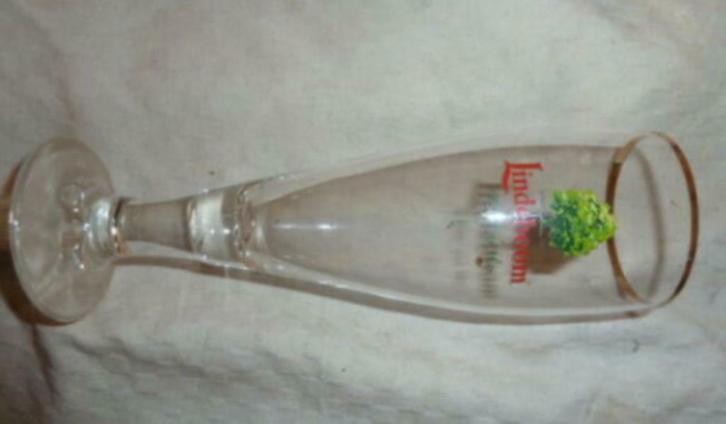 Bier glas LINDEBOOM op voet ' T' Bier van hier ' gouden rand, Verzamelen, Glas en Drinkglazen, Nieuw, Bierglas, Ophalen of Verzenden