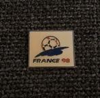 PIN - FRANCE 98 - WORLD CUP FOOTBALL - VOETBAL, Sport, Gebruikt, Speldje of Pin, Verzenden