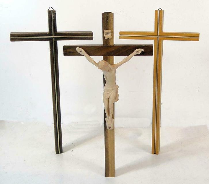 crucifix : 3 croix dont une avec Corpus Christi, Antiquités & Art, Antiquités | Objets religieux, Enlèvement ou Envoi