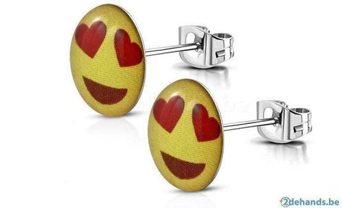 Emoji "lachend gezicht met hartvormige ogen" oorstekers, Handtassen en Accessoires, Oorbellen, Nieuw, Verzenden