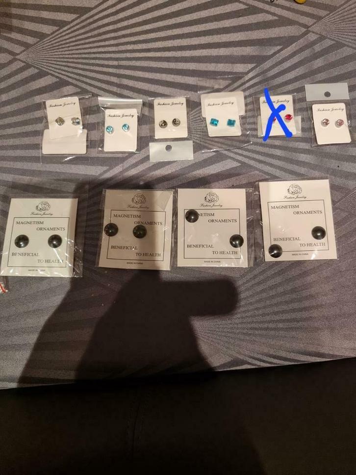 Nieuw en ongebruikt nog in Original verpakking verschillende, Handtassen en Accessoires, Oorbellen, Nieuw, Knopjes of Stekers