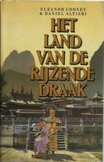 HET LAND VAN DE RIJZENDE DRAAK - Eleanor COONEY & D. ALTIERI, Comme neuf, Enlèvement ou Envoi, E. COONEY & D. ALTIERI