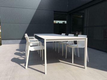 Collectie tuintafels in promo! Kristalia e.a. beschikbaar voor biedingen