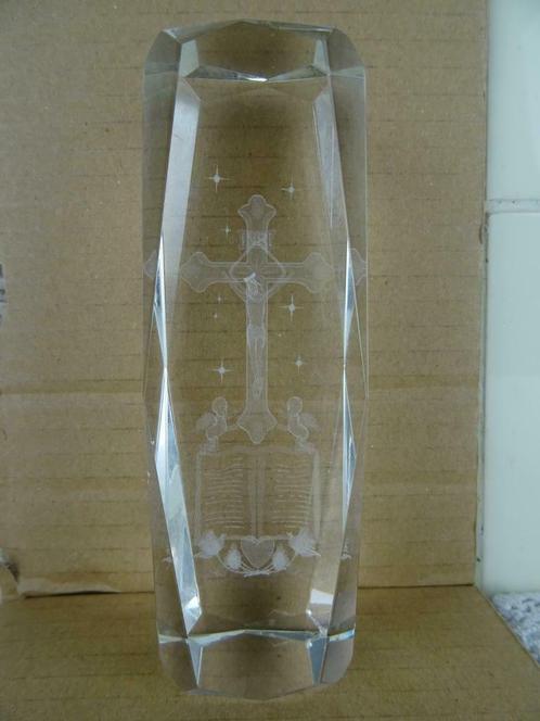 Bel objet de dévotion avec art en verre croix curio 1970, Antiquités & Art, Curiosités & Brocante, Enlèvement ou Envoi