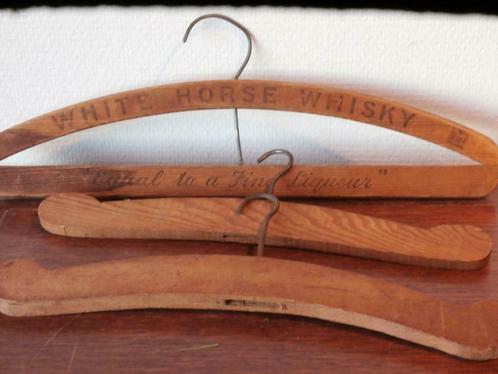 Londen Tussen Rommelig ② Antieke houten kledinghangers — Woonaccessoires | Kapstokken — 2dehands