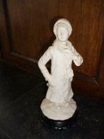 Oud beeld in bisquit keramiek déco getekend Pégururo Marie, Ophalen of Verzenden, Gebruikt