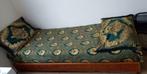 1 sofa marocain,avec 2 sortes de draps et taies