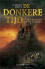 De Donkere Tijd - Schaduwen boven Uldart, Ophalen of Verzenden, Gelezen