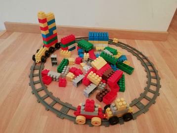 Bouwblokken met trein en rails, Enlèvement ou Envoi, Comme neuf