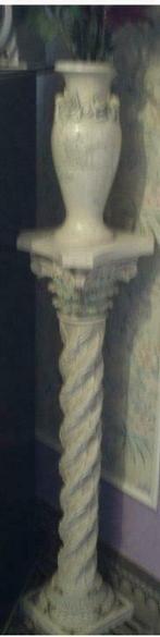 Colonne en marbre  avec vase, Enlèvement